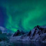 L’aurora boreale, fenomeno osservabile tra il tardo autunno e l’inizio della primavera - Foto V. Moloekken da www.nordnorge.com