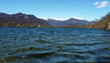 Il Lago Piccolo di Avigliana e i monti della Val Susa 