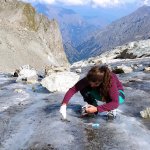 La ricercatrice Barbara Valle in attività  sul campo