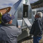 Consegna di un pollaio anti-orso| PgC Ente parco 