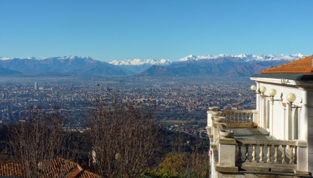 Il panorama sulle Valli del Sangone e sulla Valsusa dalla stazione di Superga della cremagliera  