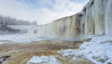 La cascata J&auml;gala d&rsquo;inverno diventa una spettacolare scultura di ghiaccio - Foto &copy; J. Vutt &ndash; Ente Turismo Estonia 