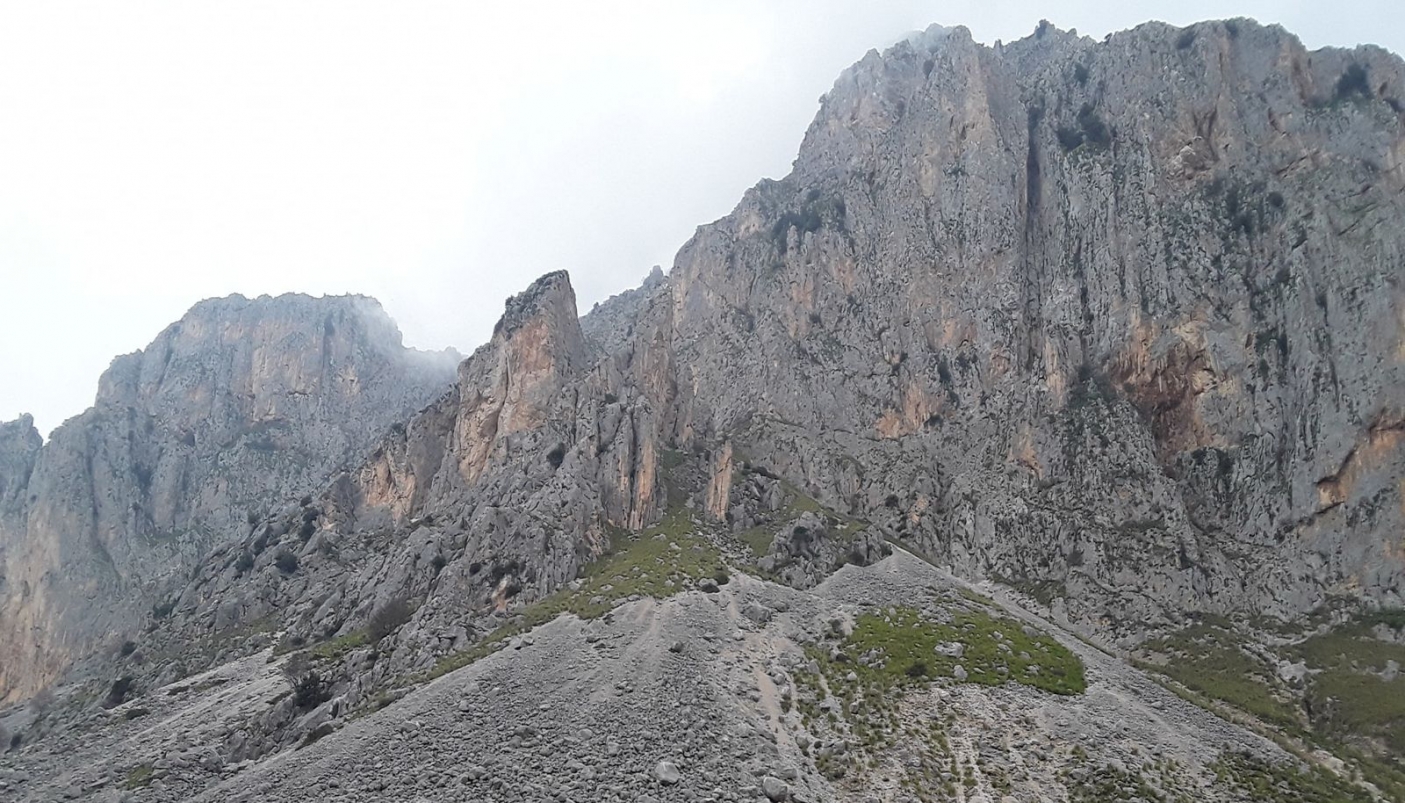 Cime dei Nebrodi: &egrave; evidente la somiglianza con le vette dolomitiche - Foro p.g.c. Ente parco dei Nebrodi