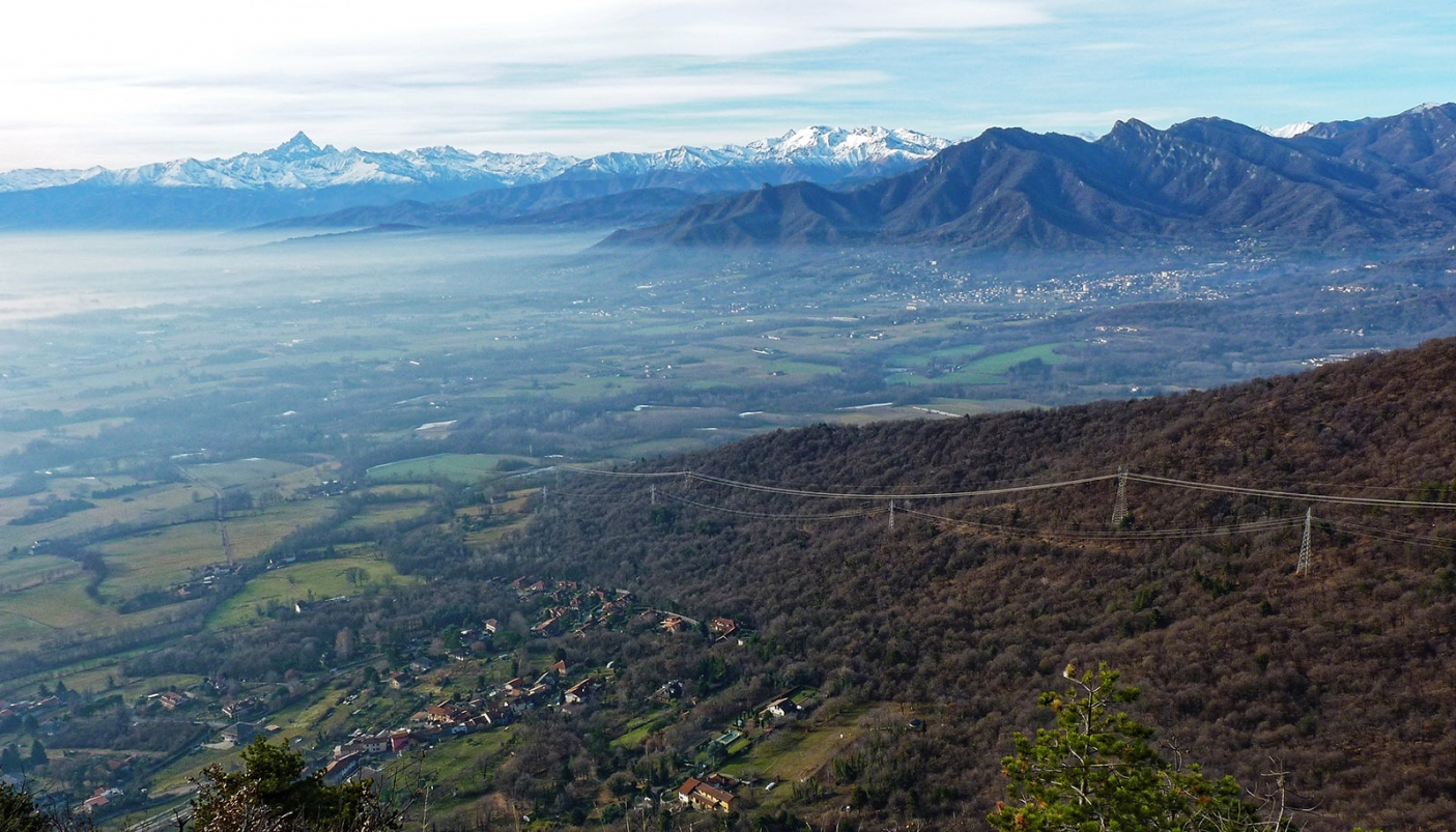 Panorama sulla conca di Cumiana e sul Monviso, dal sentiero per il Colle del Pr&eacute; 