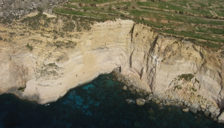 La caratteristica roccia calcarea di Malta, la globigerina - Foto &copy; C. P. 
