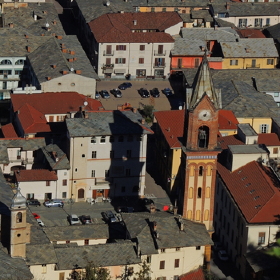 Il borgo di Cavour visto dall'alto Foto L. Matonti
