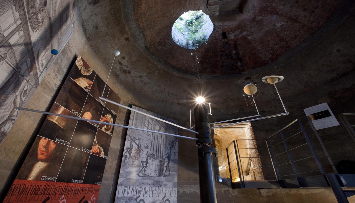 Il modello mobile di sistema solare realizzato nell&rsquo;antica cisterna del monastero - foto B. Bruchi 