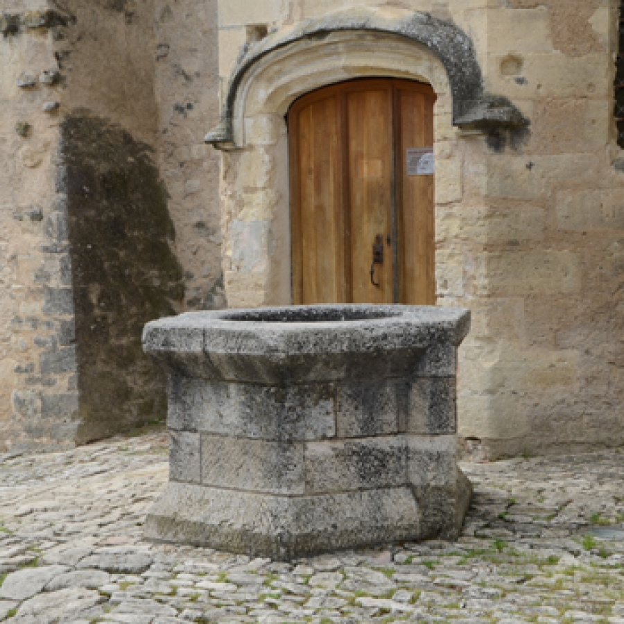 Il pozzo del Priorato di salagon foto A.Molino