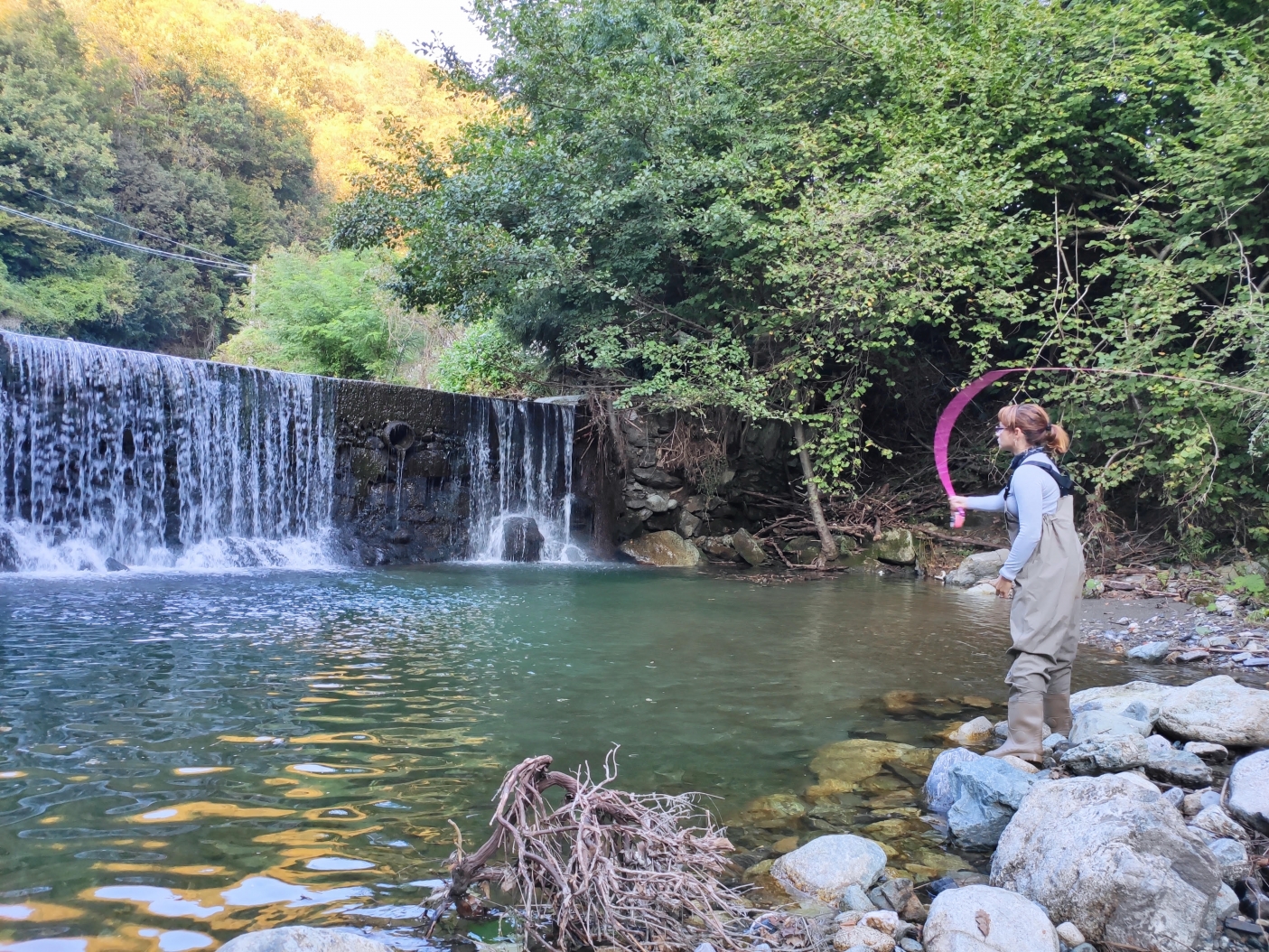 Pesca a mosca in un torrente  (Foto S. Bisio)