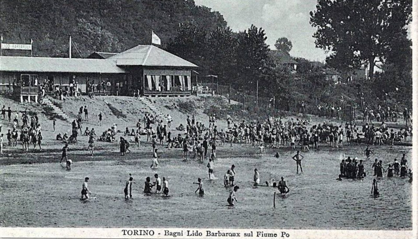 I "bagni lido Barbaroux" sul Po, uno degli stabilimenti sorti a Torino nell'800, di cui alcuni sopravvissero fino agli anni '50 del '900  - Foto dal profilo Facebook "Torino Piemonte Antiche Immagini" 