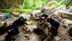 Un momento della nuova campagna di scavi nella Riserva naturale delle Grotte di Aisone