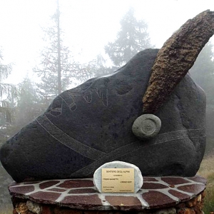 Il monumento alla Bassa della Val