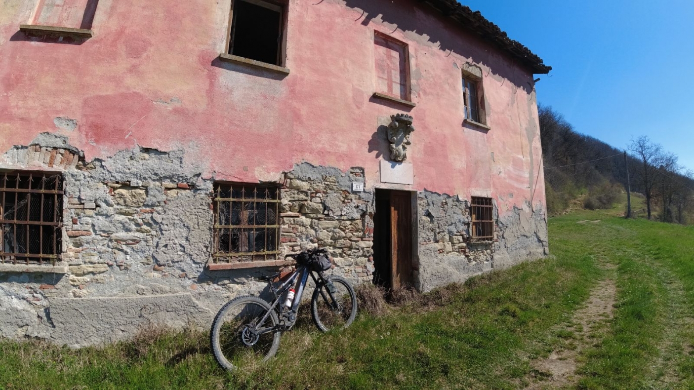 Uno degli edifici storici che si incontrano lungo la terza tappa - - Foto D. Pastore 