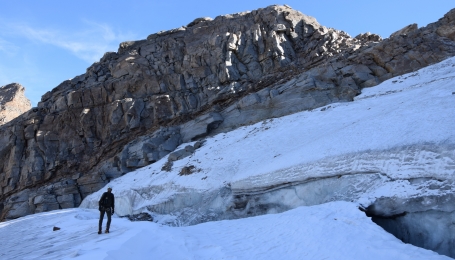 Crepaccia terminale sul Ghiacciaio del Grand Etret, Parco nazionale del Gran Paradiso - Foto A. Rossotto 