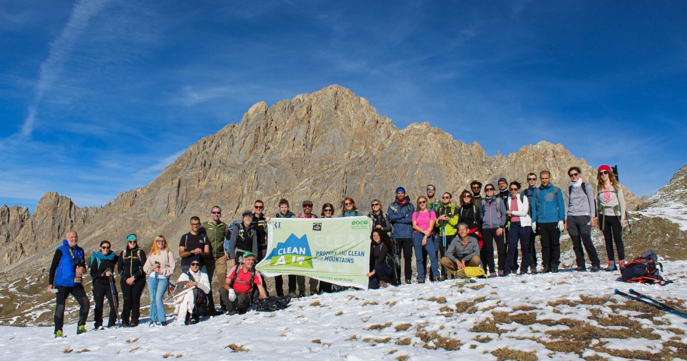 Gruppo partecipante ad una delle spedizioni, il primo a sx &egrave; Franco Borgogno - Foto p.g.c. Progetto CleanAlp 
