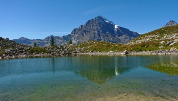Il Lago Bianco con lo sfondo del Monte Leone 