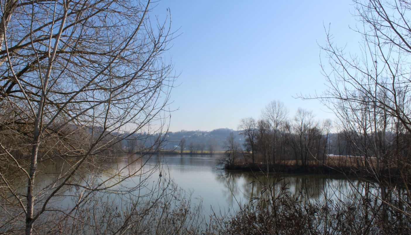 Uno dei laghetti di Belangero, frutto di attivit&agrave; estrattiva (Foto L. Nosenzo)