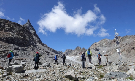 L&rsquo;arrivo alla Stazione 5, presso la Stazione Meteorologica al Ciardoney di SMI (2850 m), ove termina il percorso e si pu&ograve; finalmente ammirare l&rsquo;attuale ghiacciaio. 