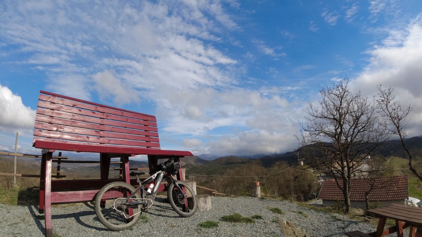 La panchina gigante vicino a Cascina Merlo, nella quinta tappa - Foto D. Pastore 