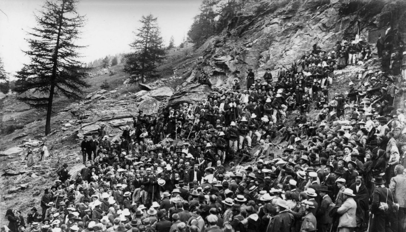 L'inaugurazione della lapide commemorativa - Foto p.g.c. EGAP delle Alpi Cozie 
