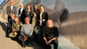 Le autorit&agrave; davanti a uno dei murales, in occasione dell'inaugurazione 